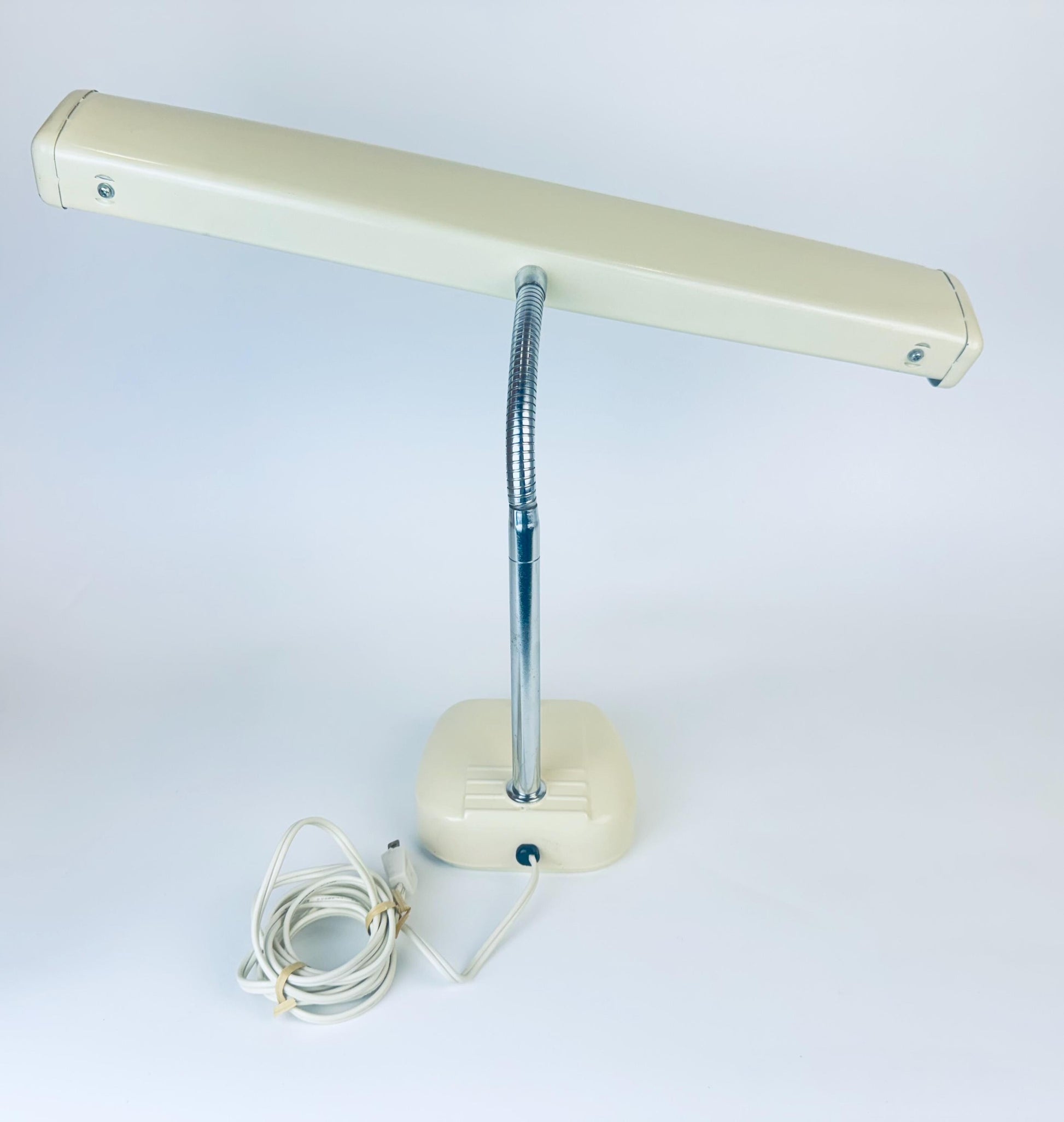 Product image for 'vintage beige metal task study table lamp flexible silver metal gooseneck' (view 654df7)