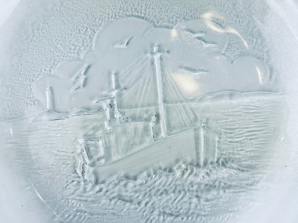 Product image for 'vintage nybro paul isling fishing boat art glass plates scandinavian design set of four 4' (view d44b13)