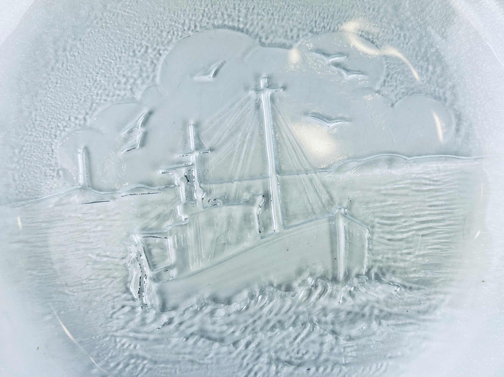Product image for 'vintage nybro paul isling fishing boat art glass plates scandinavian design set of four 4' (view d44b13)