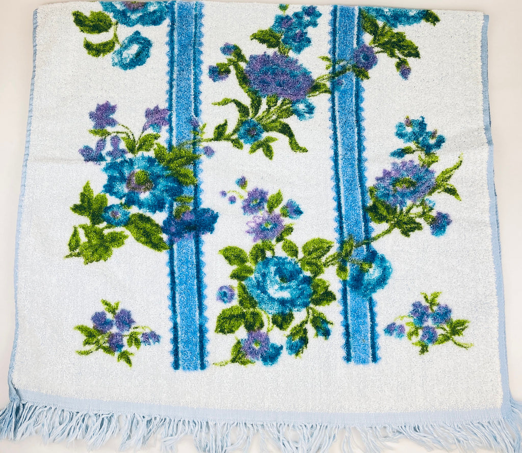 Product image for 'vintage blue floral fringe bath towel 1' (view 02e49e)