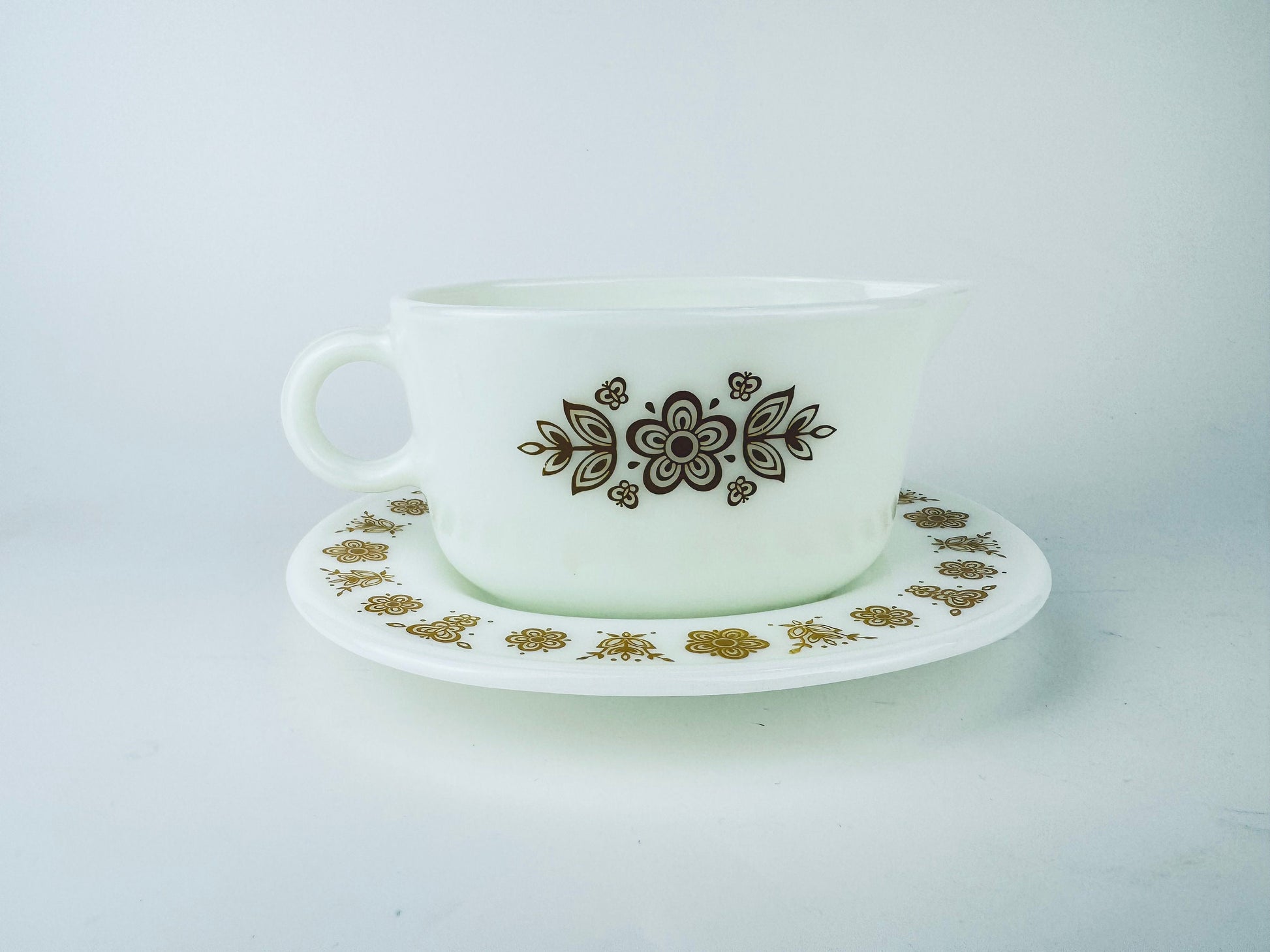 Product image for 'vintage pyrex butterfly gold pattern gravy boat sauce dispenser 77 b u gregory mirow design' (view cc64dd)