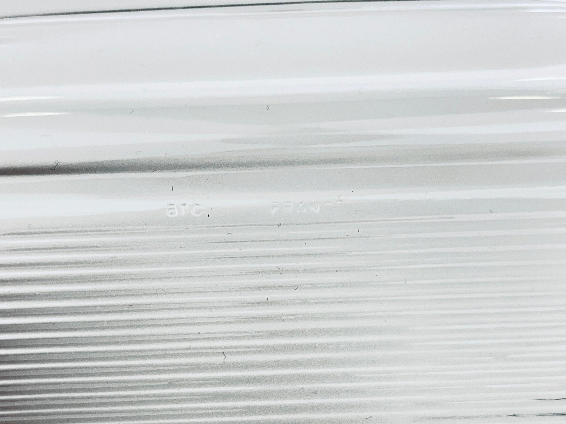 Product image for 'vintage clear ribbed glass butter cheese holder dome made by arc in france' (view adefdc)
