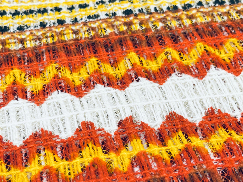 Product image for 'vintage groovy daisy flower power thick woven cotton polyester blend fabric' (view c335b5)
