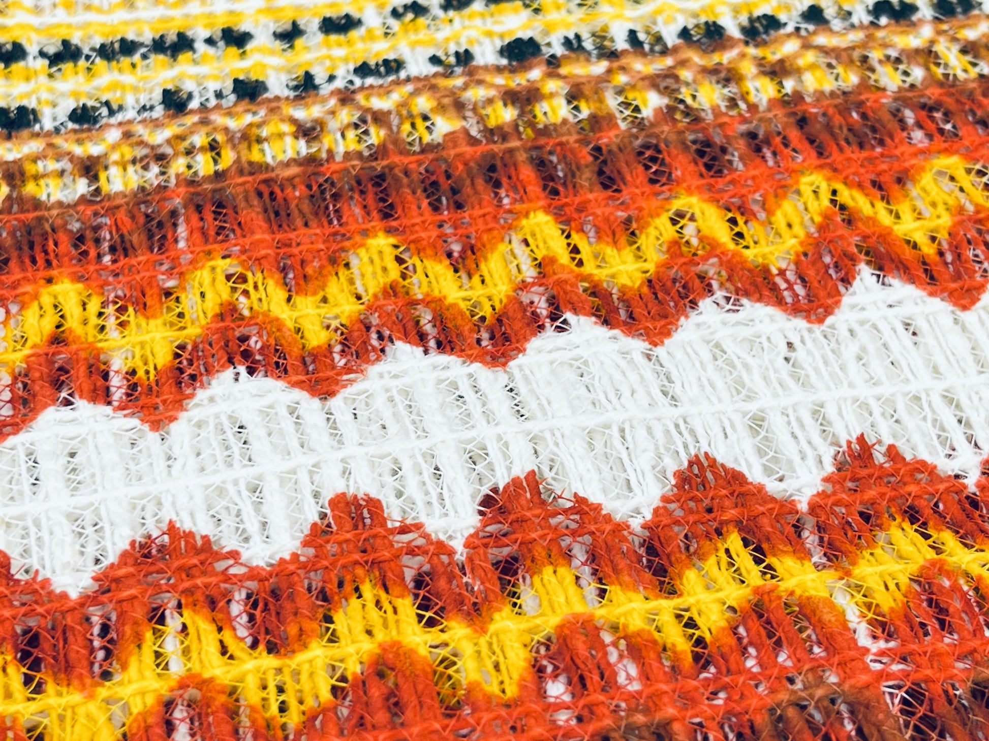 Product image for 'vintage groovy daisy flower power thick woven cotton polyester blend fabric' (view c335b5)