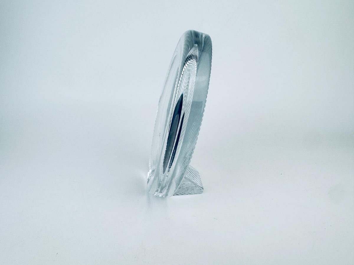 Product image for 'vintage oval heavy glass tabletop picture frame 3 x 4 25 made in japan by mikasa' (view c1f3b1)