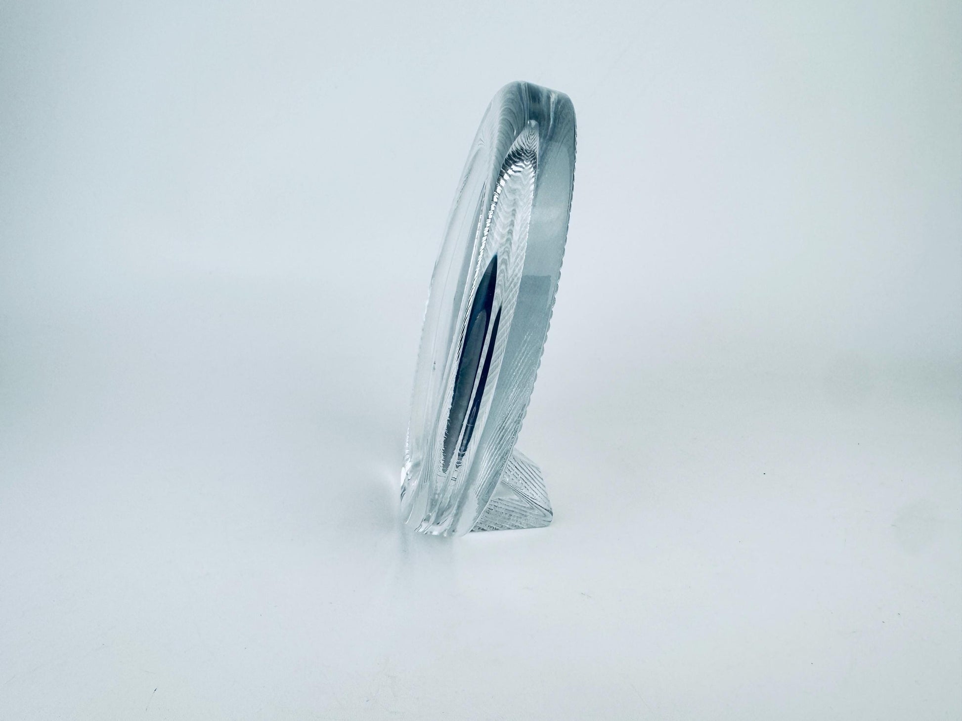 Product image for 'vintage oval heavy glass tabletop picture frame 3 x 4 25 made in japan by mikasa' (view c1f3b1)