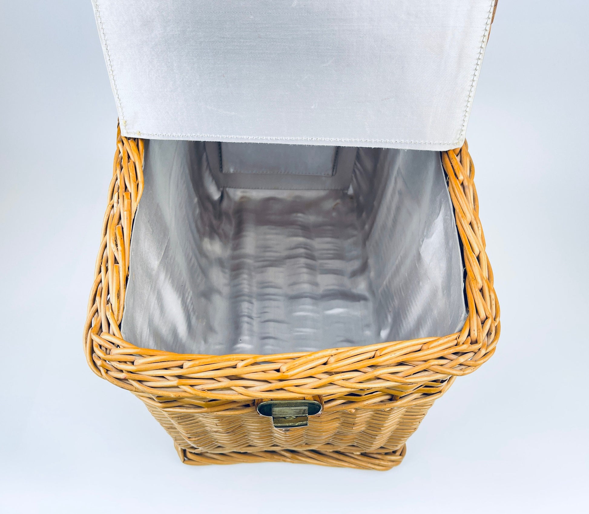 Product image for 'vintage dagmar leather wicker picnic basket made in poland' (view b4337c)