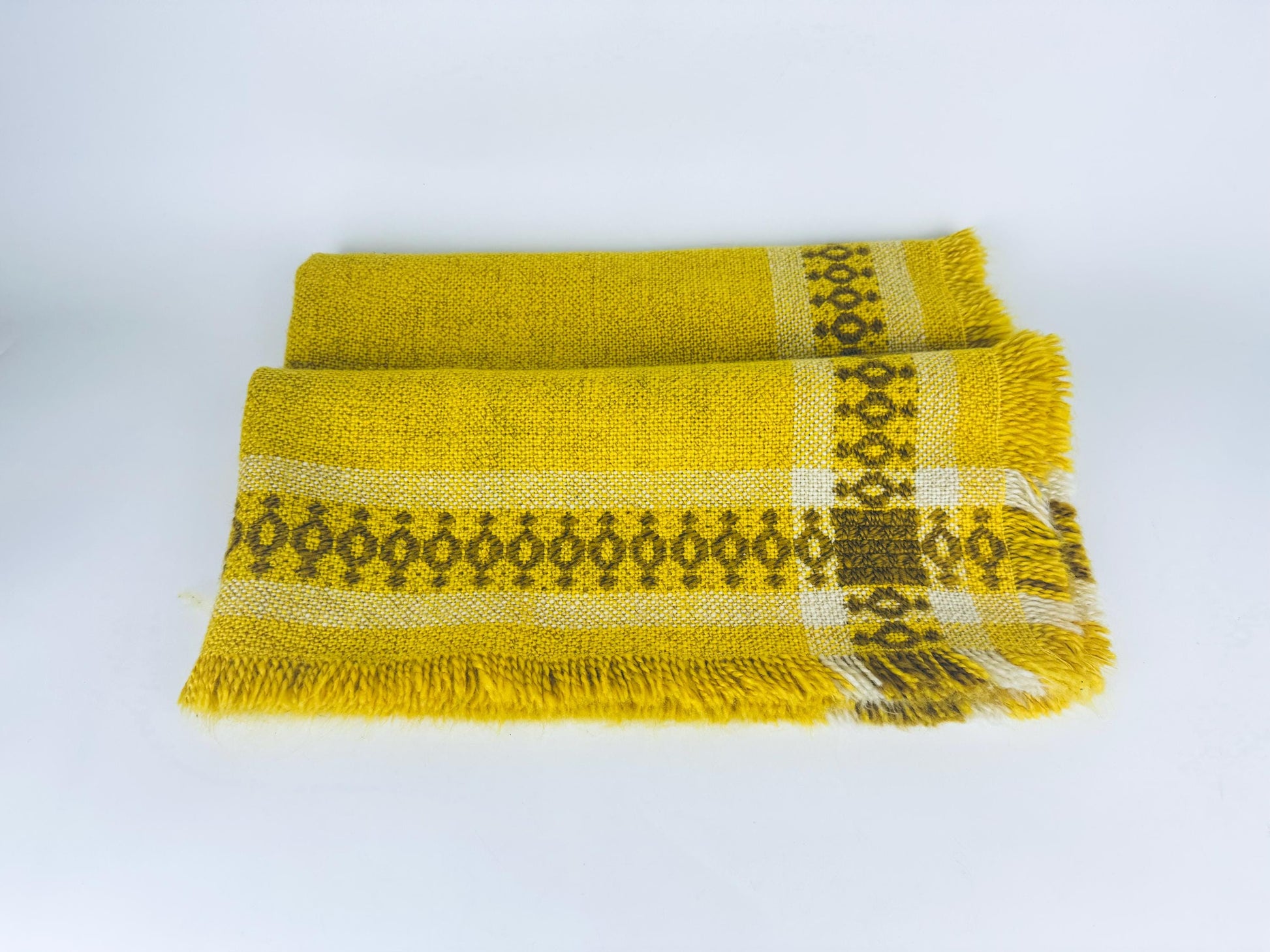 Product image for 'vintage embroidered bright yellow brown white geometric pattern fringe square table cloth' (view ae0d67)