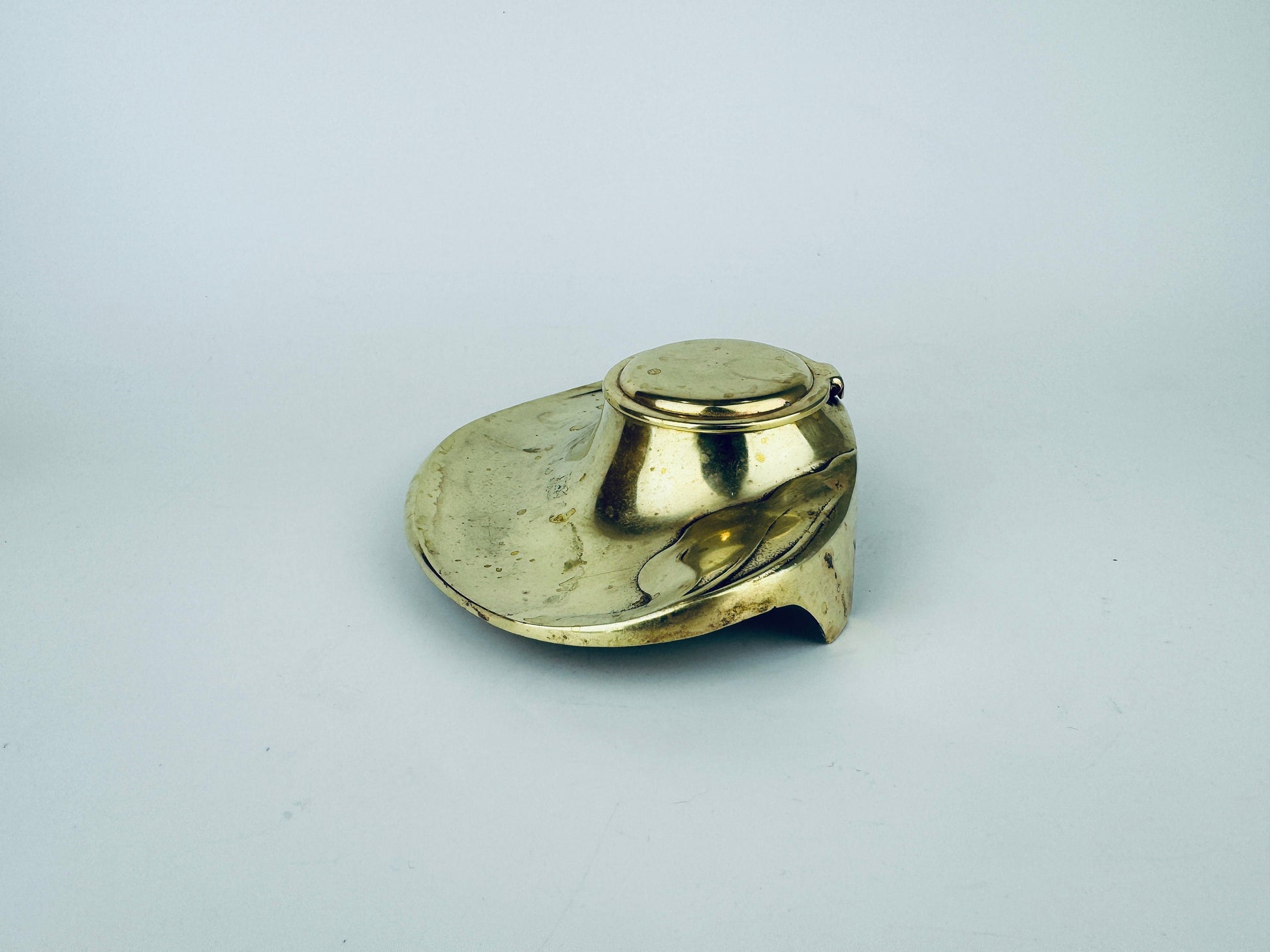 Product image for 'vintage antique geschutzt real bronce depose brass inkwell made in germany attractive aged metal patina' (view 77b966)