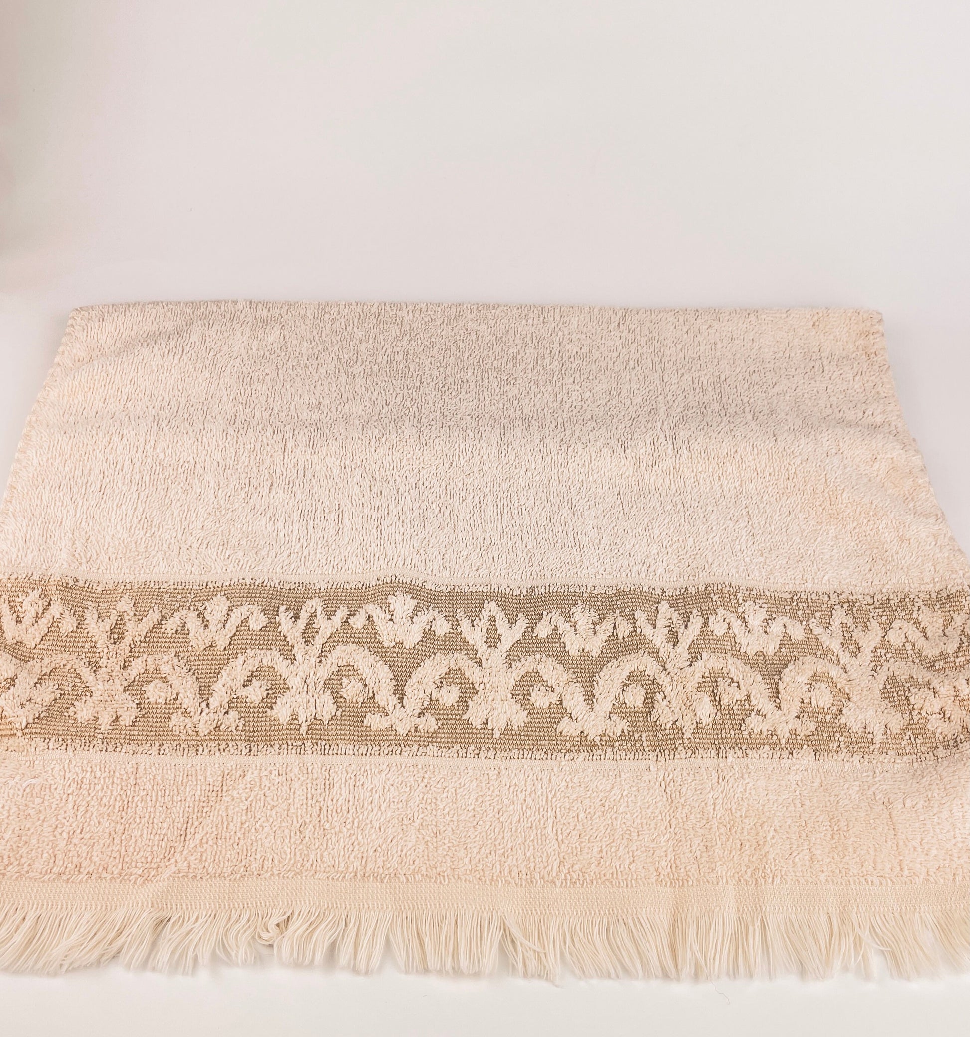 Product image for 'vintage sears matchmate beige fringe hand towel made in usa' (view c82644)