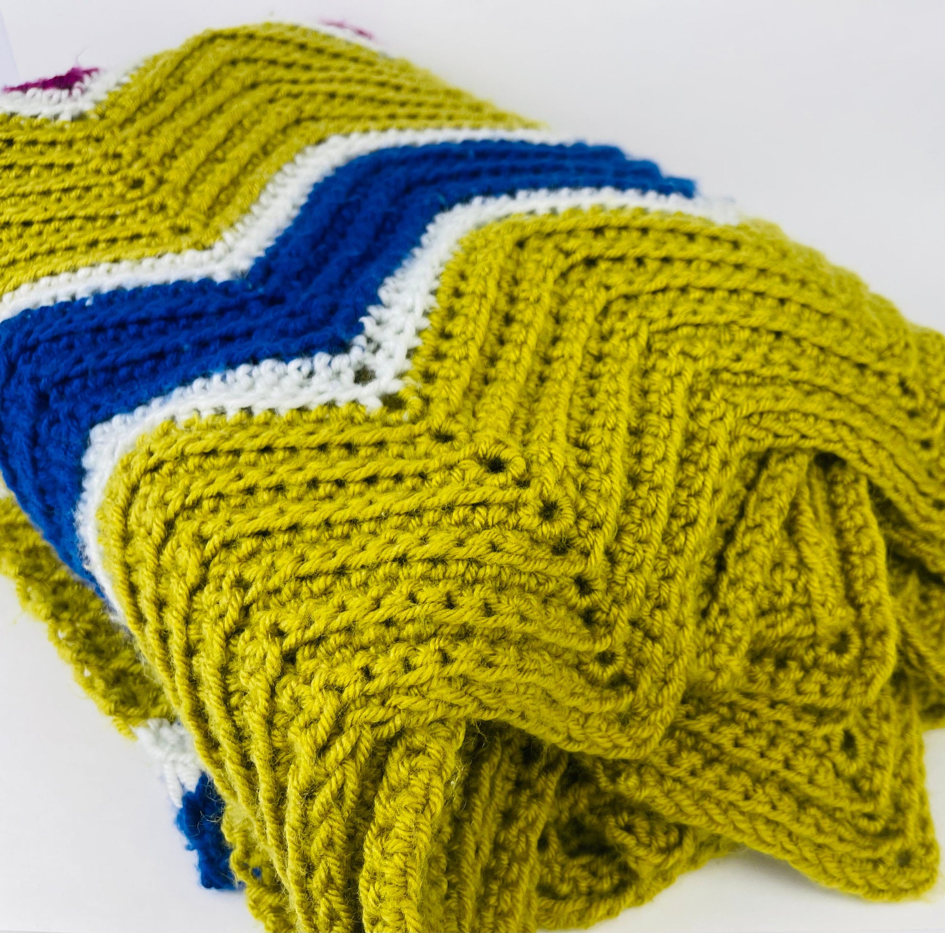 Product image for 'vintage handmade granny square afghan with scalloped edge cozy retro charm' (view 6cdecf)