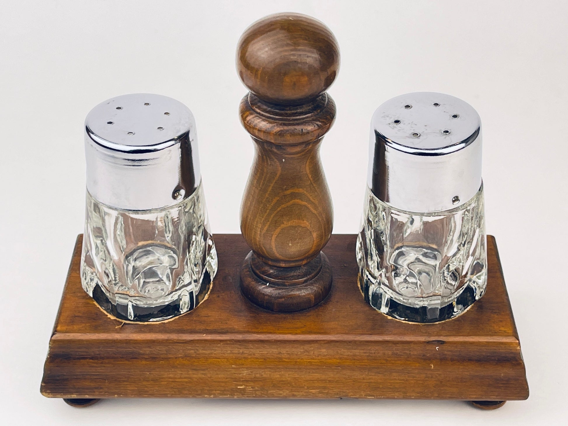 Product image for 'vintage wood salt pepper shakers caddy' (view 3aad34)