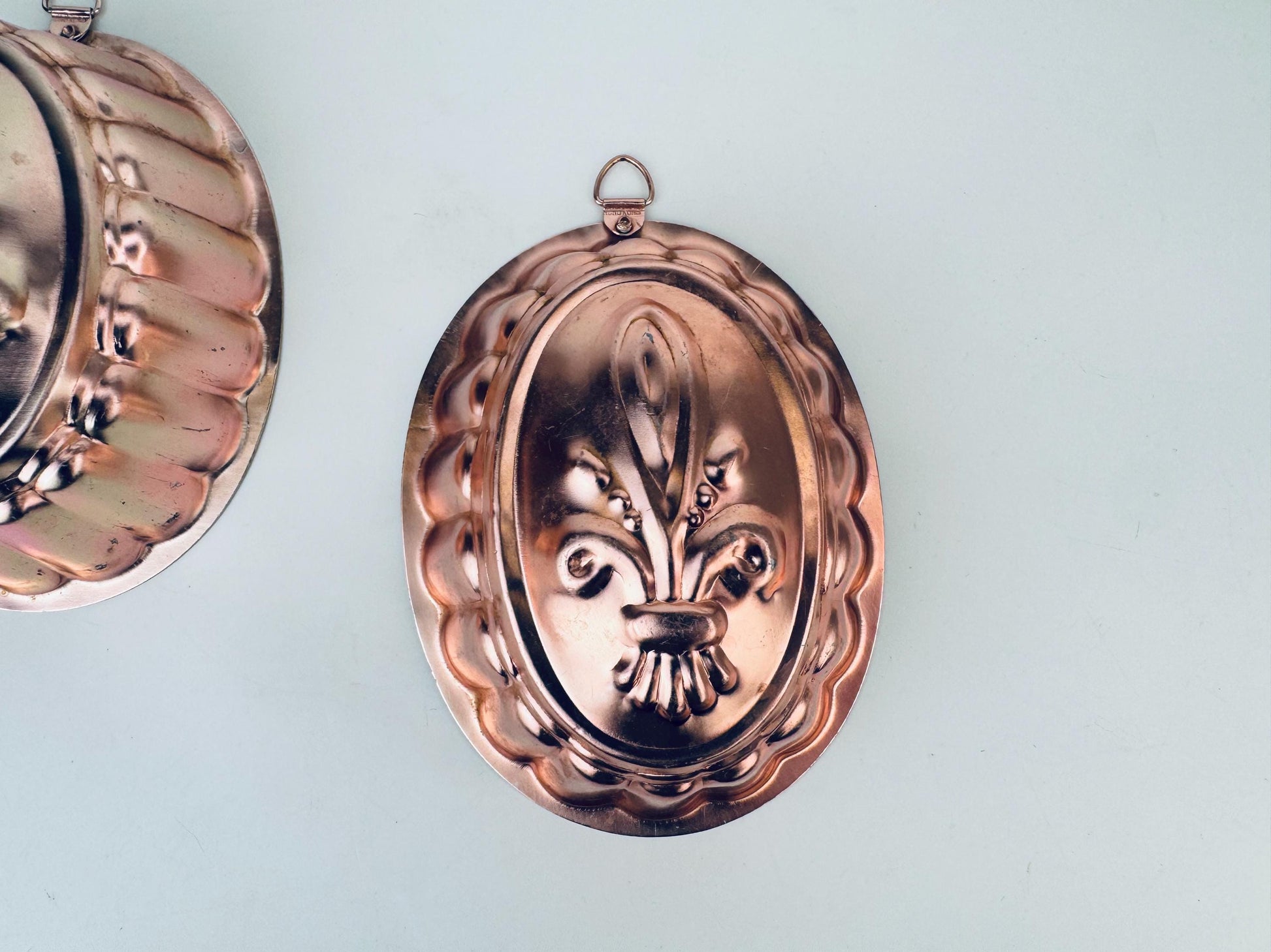 Product image for 'vintage rose gold fleur de lis wall hanging made in hong kong each sold separately' (view 47fbbd)