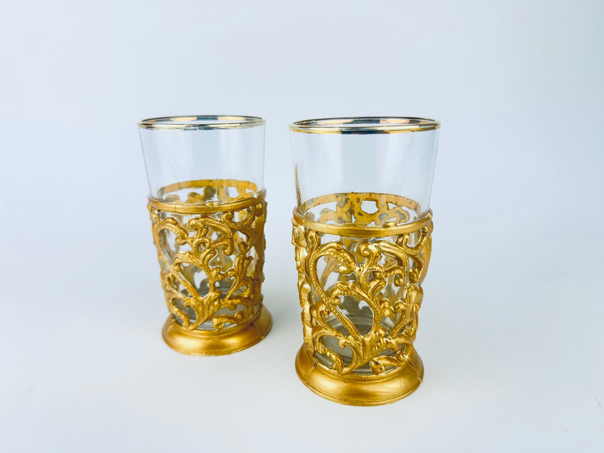 Product image for 'vintage ornate gold gilt hand painted handled glasses set of two 2 made in italy' (view 2cc9b3)