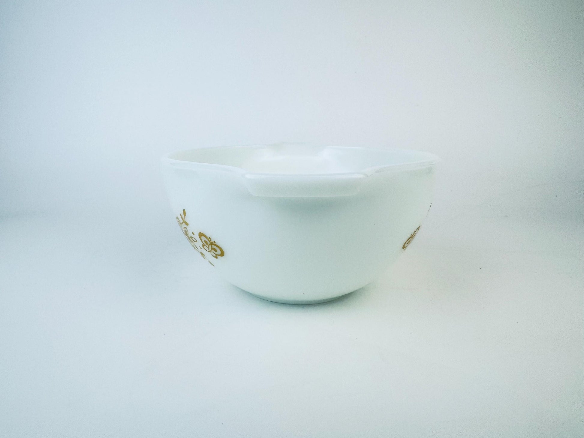 Product image for 'vintage pyrex butterfly gold cinderella mixing bowl 441 1 5 pt 750 ml made in usa' (view 48cf30)