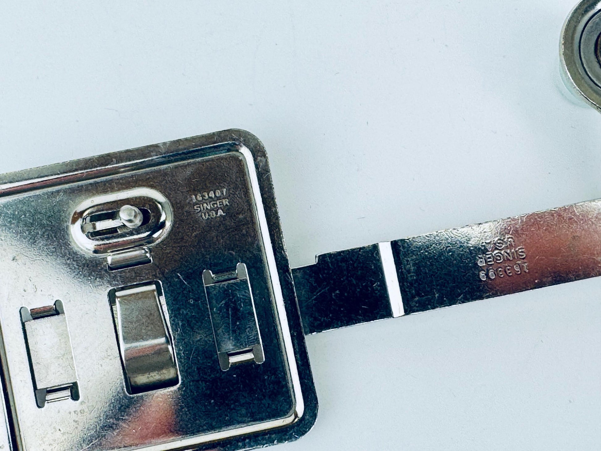 Product image for 'vintage singer circular stitcher for touch sew sewing machines made in usa part no 161847' (view e974db)