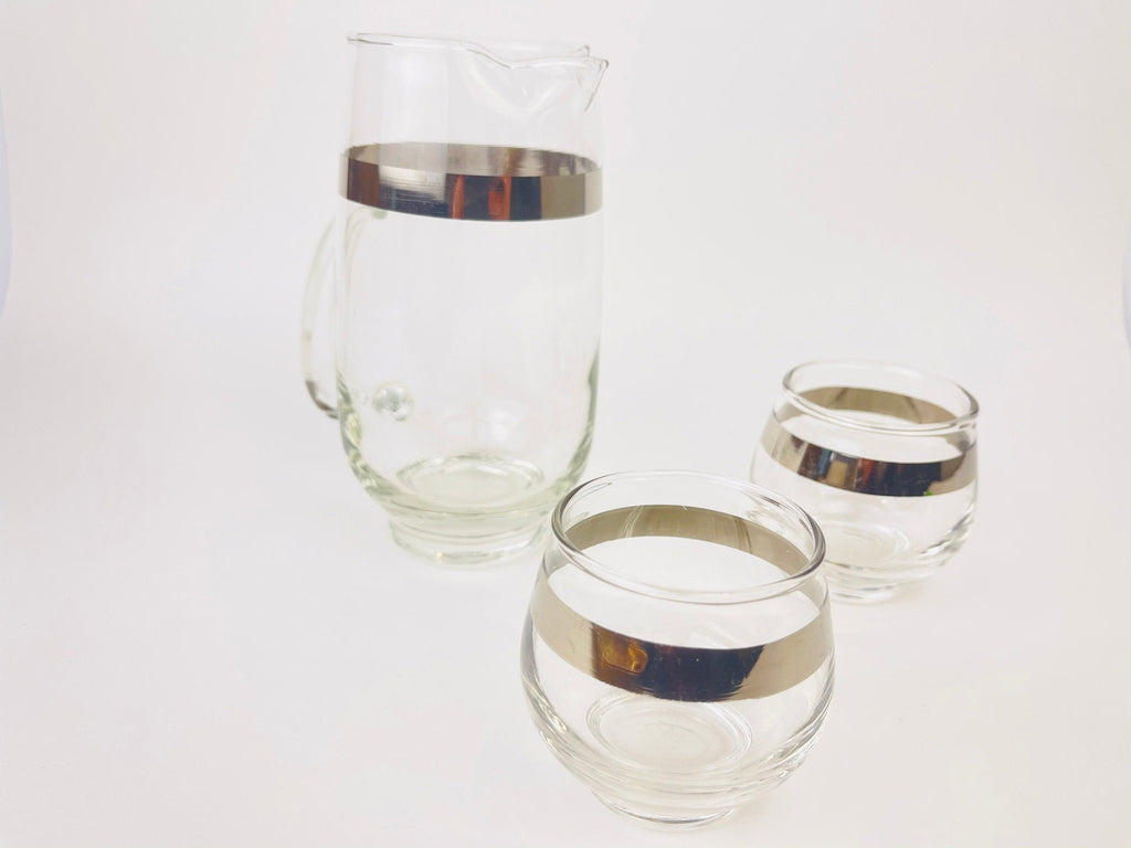 Product image for 'vintage dorothy thorpe cocktail set small pitcher 2 small glasses silver striped pattern made by libbey glass' (view 9bc7f1)