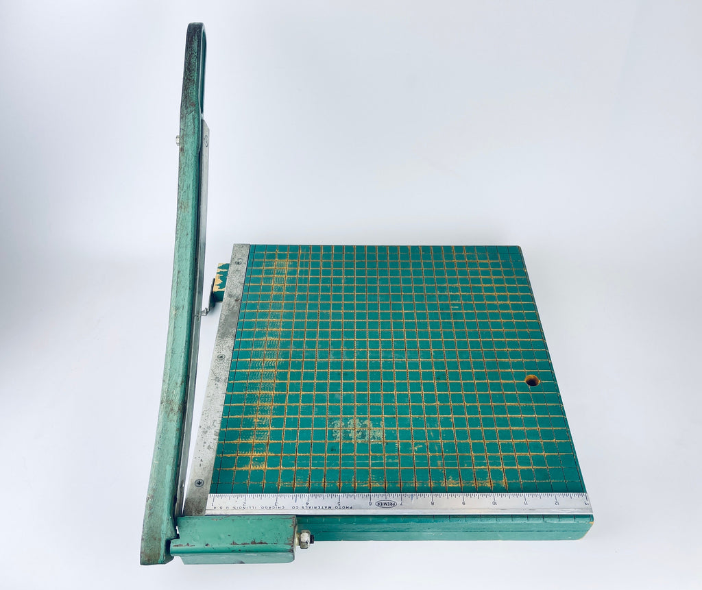 Product image for 'vintage wood metal paper cutting board guillotine premier photo materials co chicago usa' (view 6bb7b2)