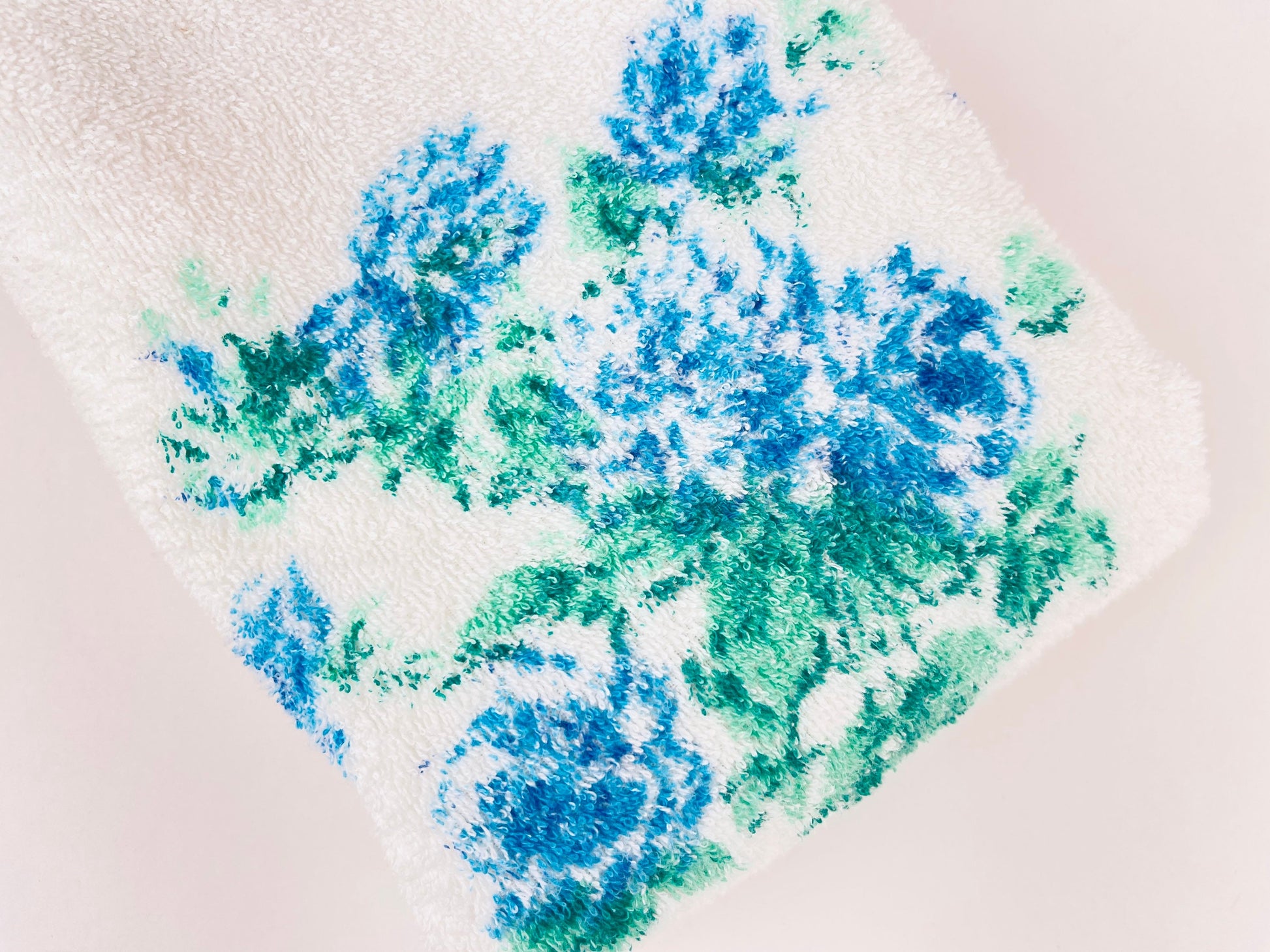 Product image for 'vintage blue floral bath fringe towel cotton polyester blend made in canada' (view 502b0f)
