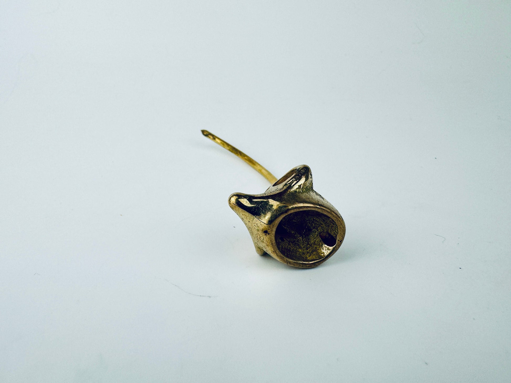 Product image for 'vintage crooked tail small brass mouse ring jewelry receipt holder made in korea attractive aged metal patina sold separately' (view 14e33d)