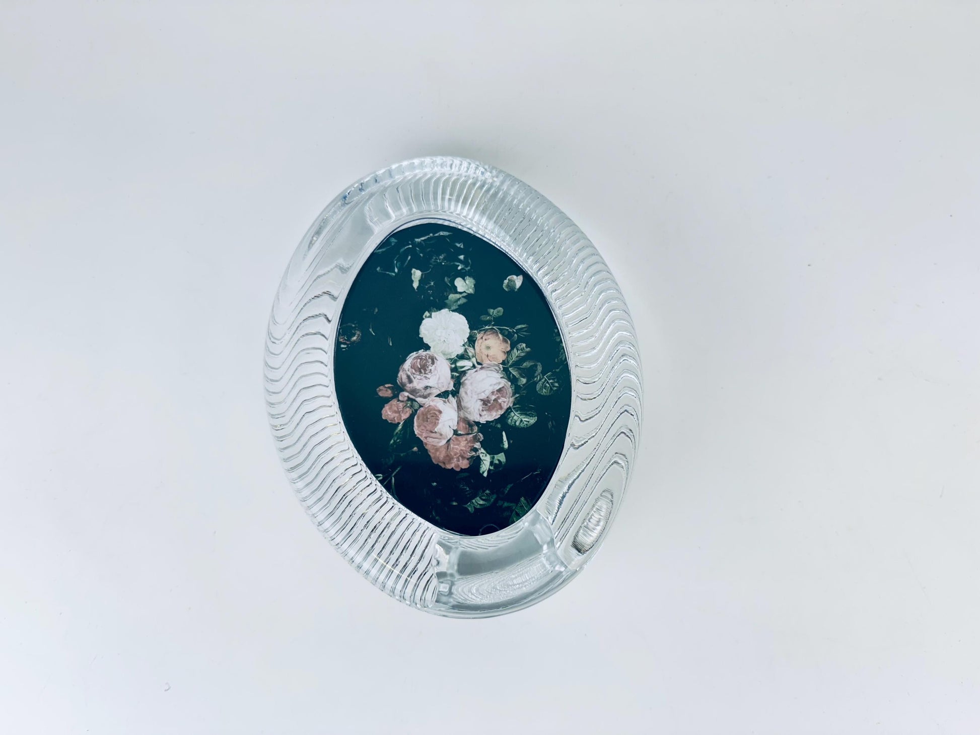 Product image for 'vintage oval heavy glass tabletop picture frame 3 x 4 25 made in japan by mikasa' (view 6c9632)