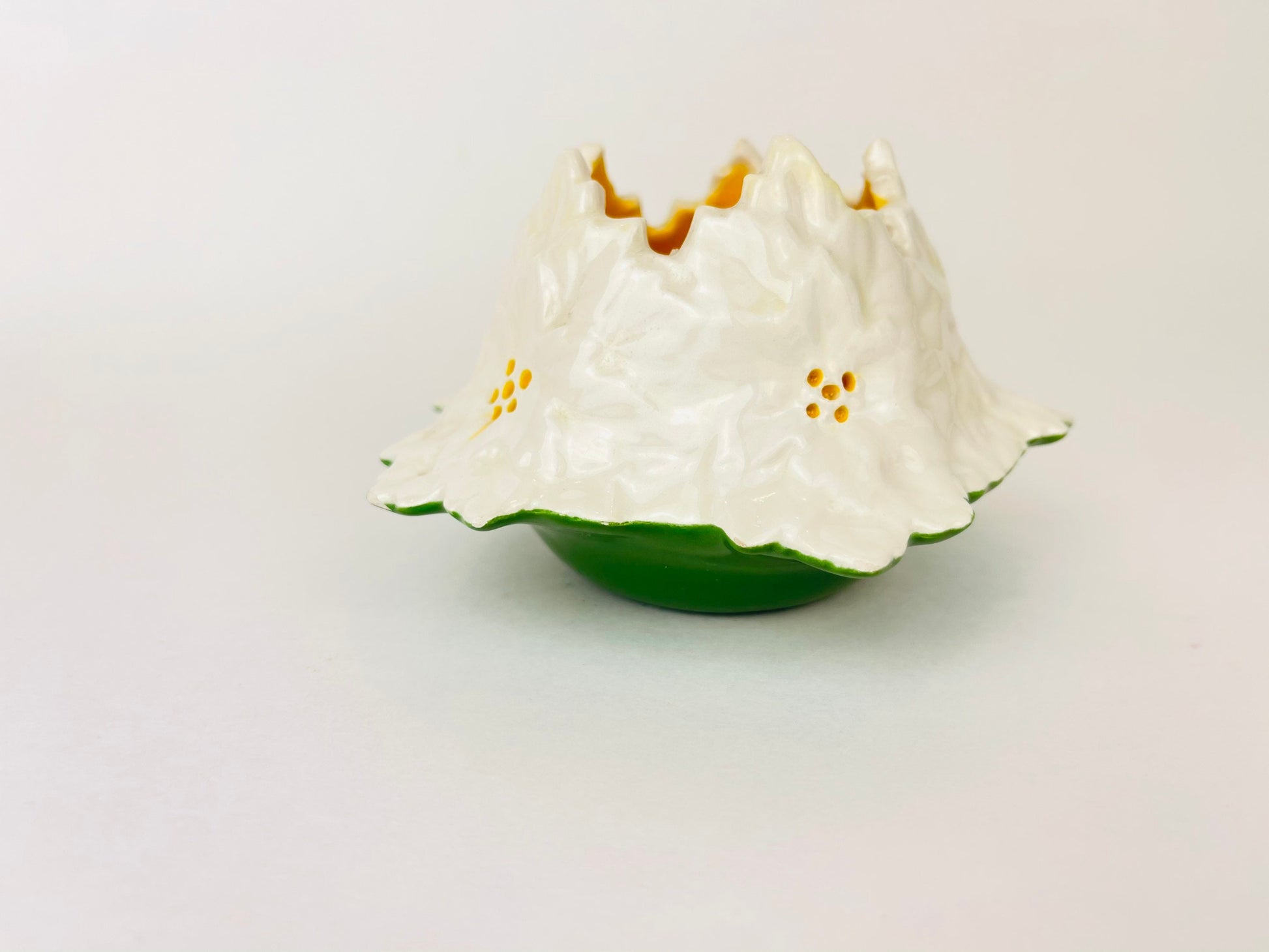 Product image for 'vintage tea light ceramic candle holder white flower green bottom' (view 27fc2b)
