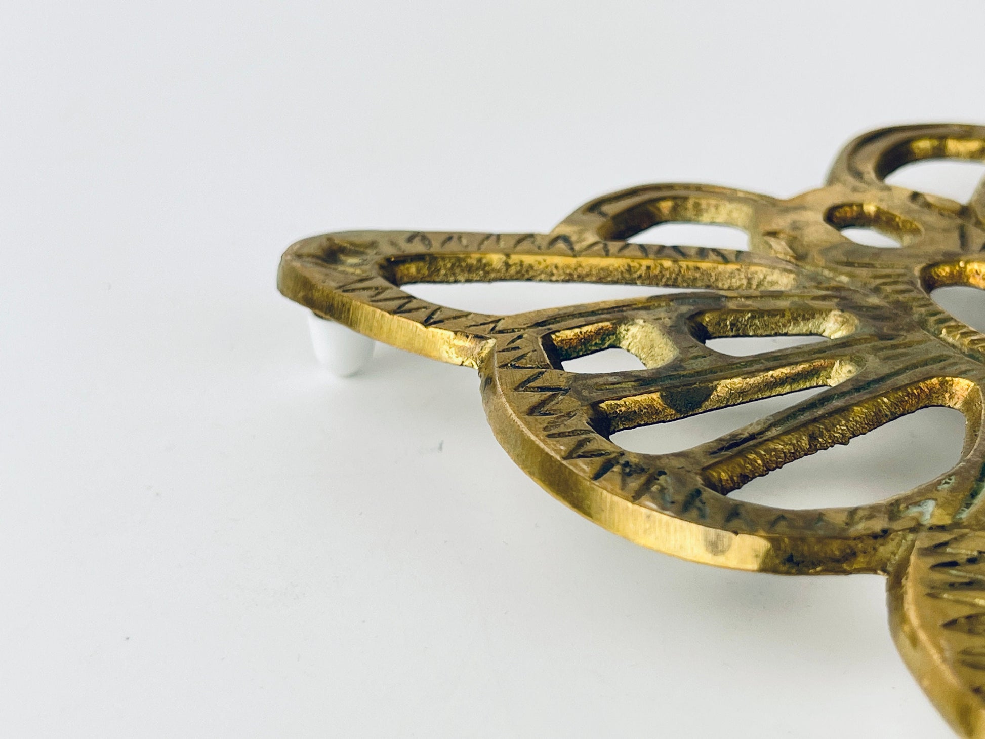 Product image for 'vintage brass butterfly trivet hot pot plate holder table saver attractive aged metal patina' (view 5faaba)