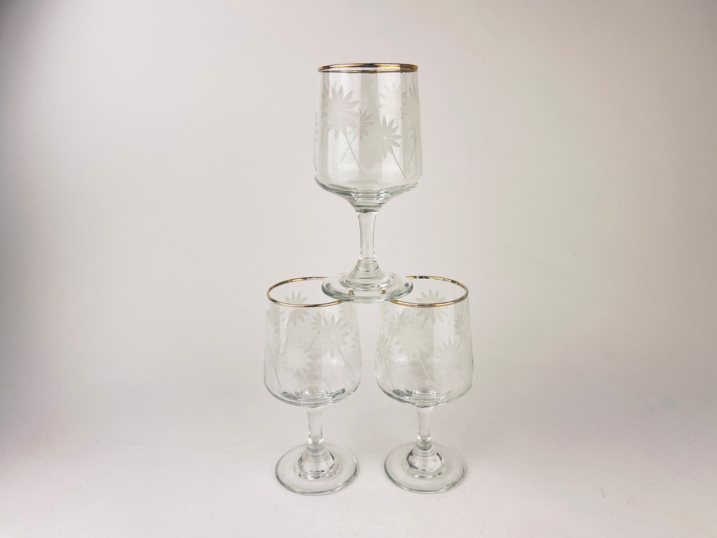 Product image for 'vintage gold rimmed white matte pinwheel pattern mini goblets set of three 3 barware gift' (view afd417)