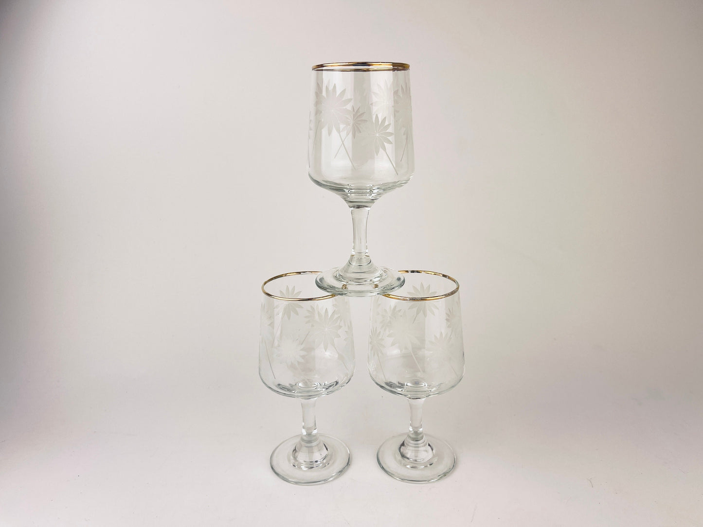 Product image for 'vintage gold rimmed white matte pinwheel pattern mini goblets set of three 3 barware gift' (view afd417)