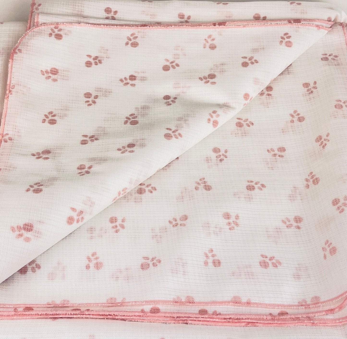Product image for 'vintage semi sheer white pink floral acrylic rectangular table cloth' (view 3b3fb4)