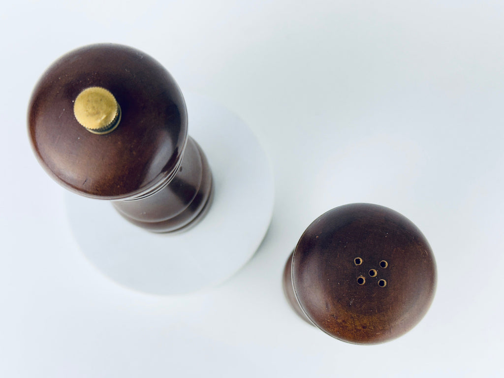 Product image for 'vintage wood salt shaker pepper grinder set of two 2 made in japan' (view d39854)