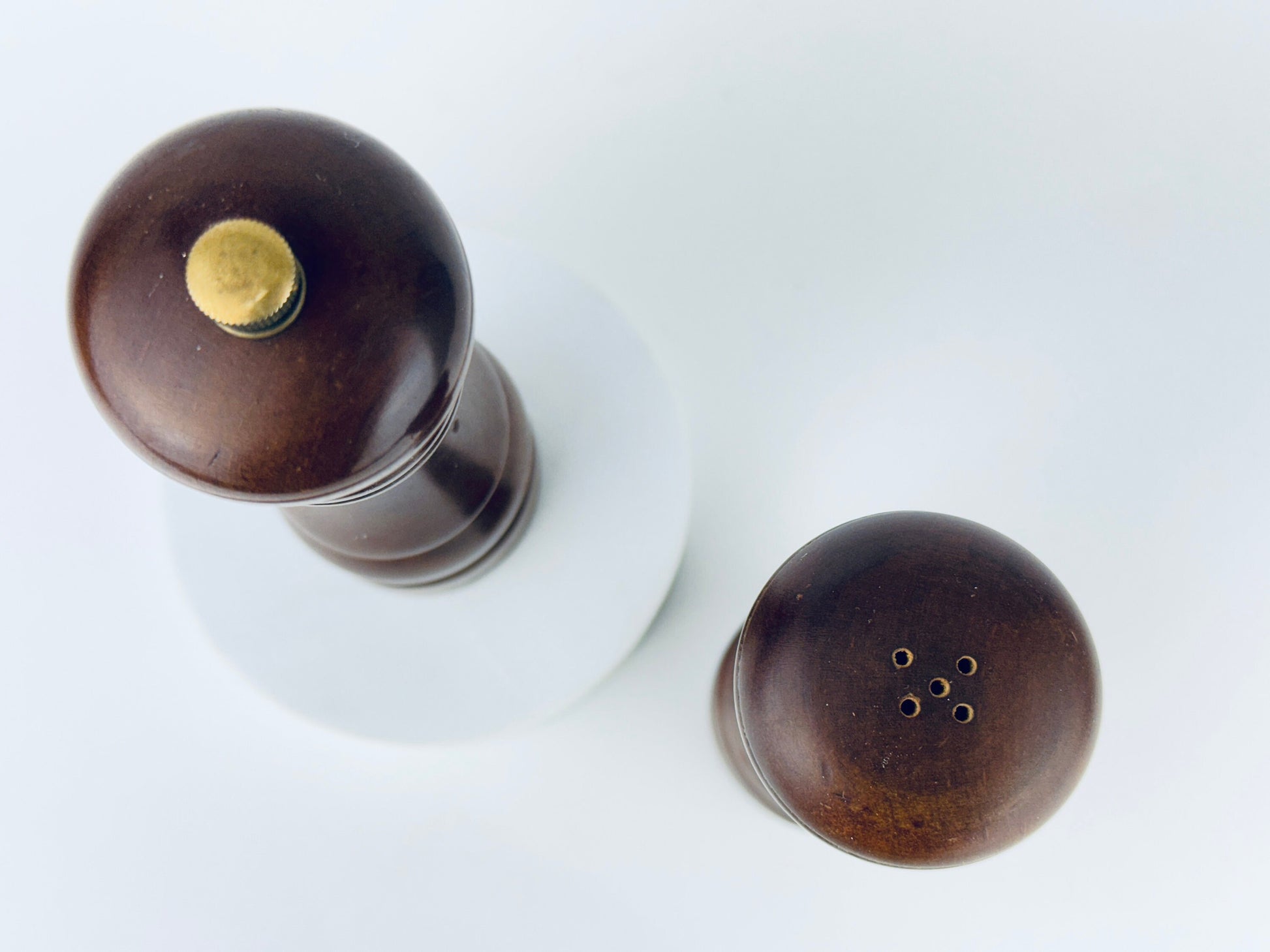 Product image for 'vintage wood salt shaker pepper grinder set of two 2 made in japan' (view d39854)