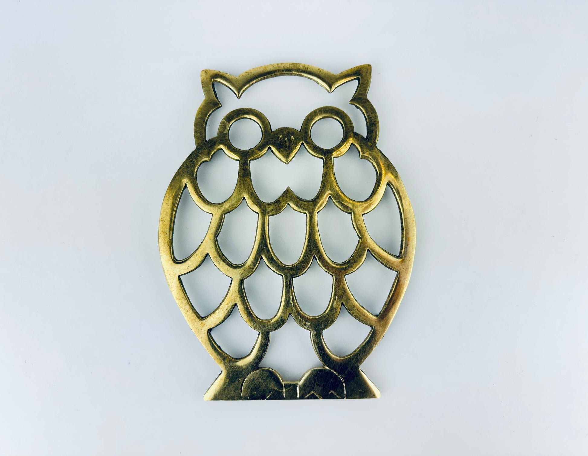 Product image for 'vintage brass owl trivet hot pot plate holder table saver attractive aged metal patina' (view cf510e)