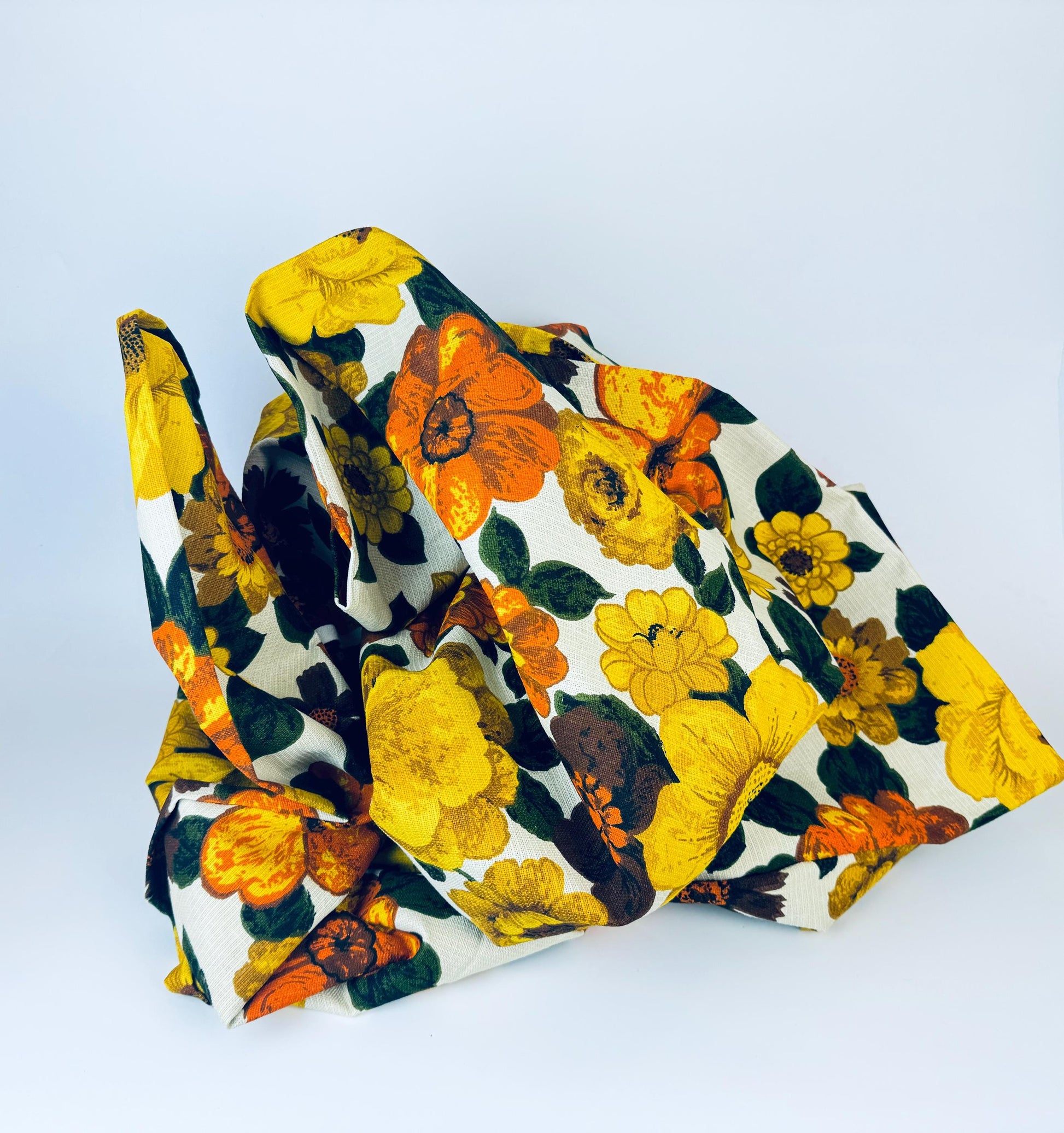 Product image for 'vintage bright large floral print upholstery fabric material 52 x 186' (view eb41a9)