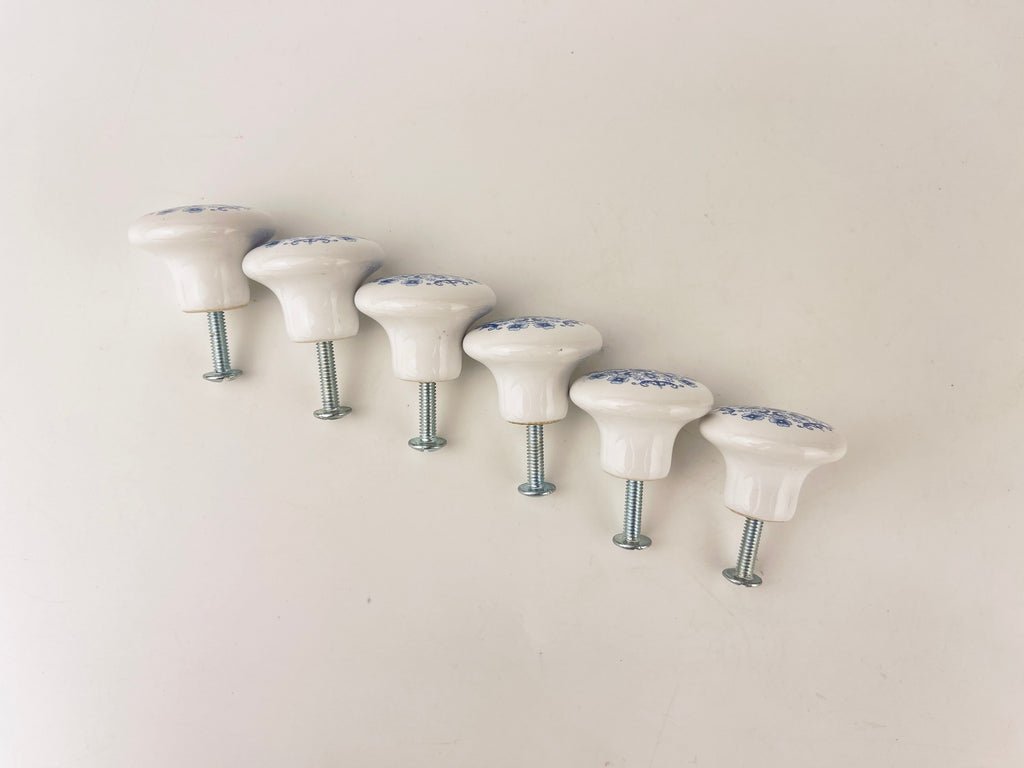 Product image for 'vintage chinoiserie style blue white floral ceramic knobs set of 2' (view 0d83fb)
