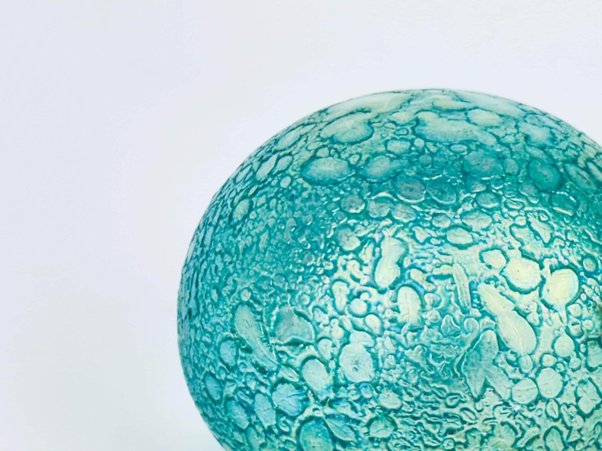 Product image for 'vintage round green iridescent crackle art glass paperweight heron glass studio made in england' (view 847904)