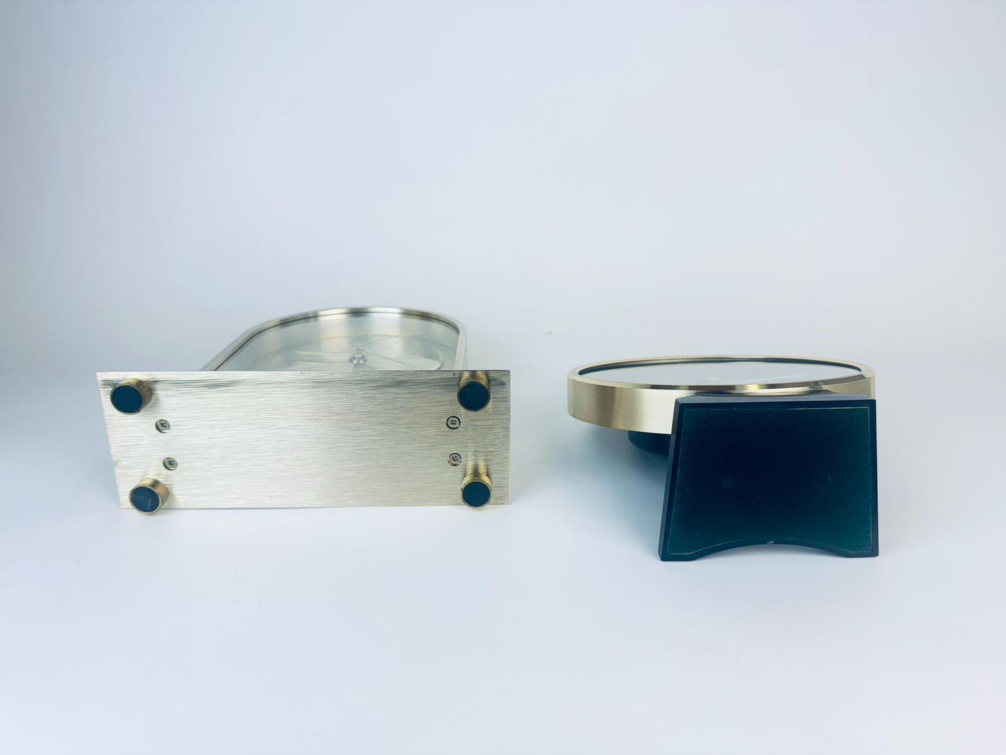 Product image for 'vintage daniel dakota konig quartz tabletop clocks sold separately' (view 7744e0)