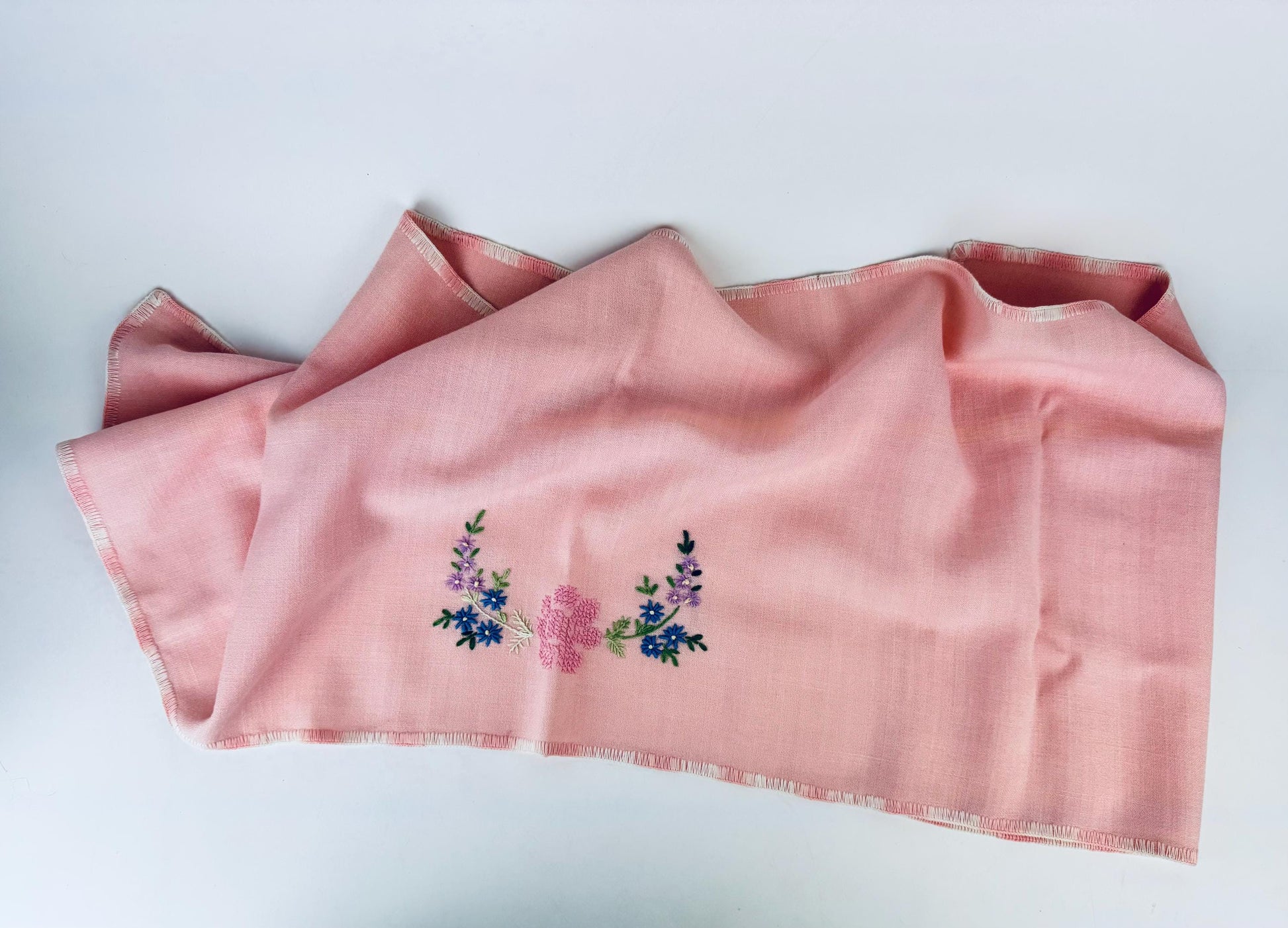 Product image for 'vintage pale pink white embroidered floral rectangular table runner' (view 93998a)