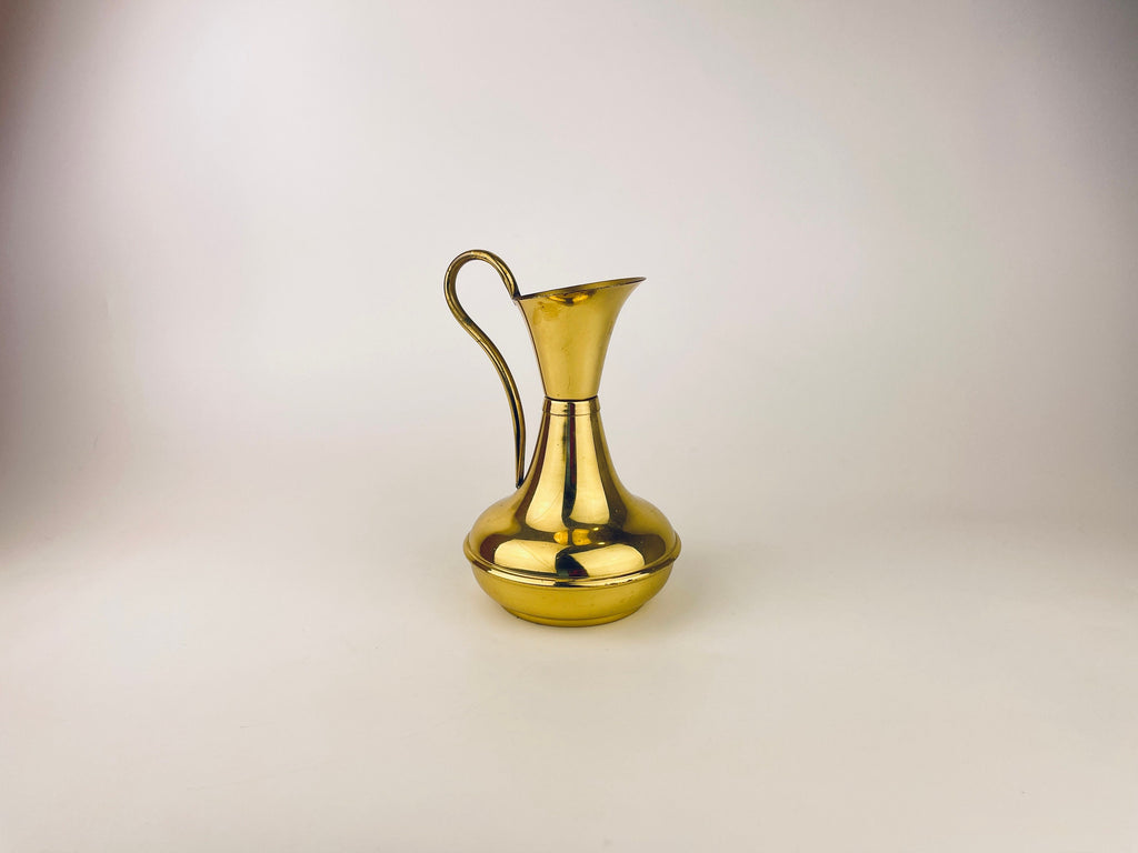 Product image for 'vintage lombard brass watering can pitcher with handle attractive patina made in england' (view ca0cd3)
