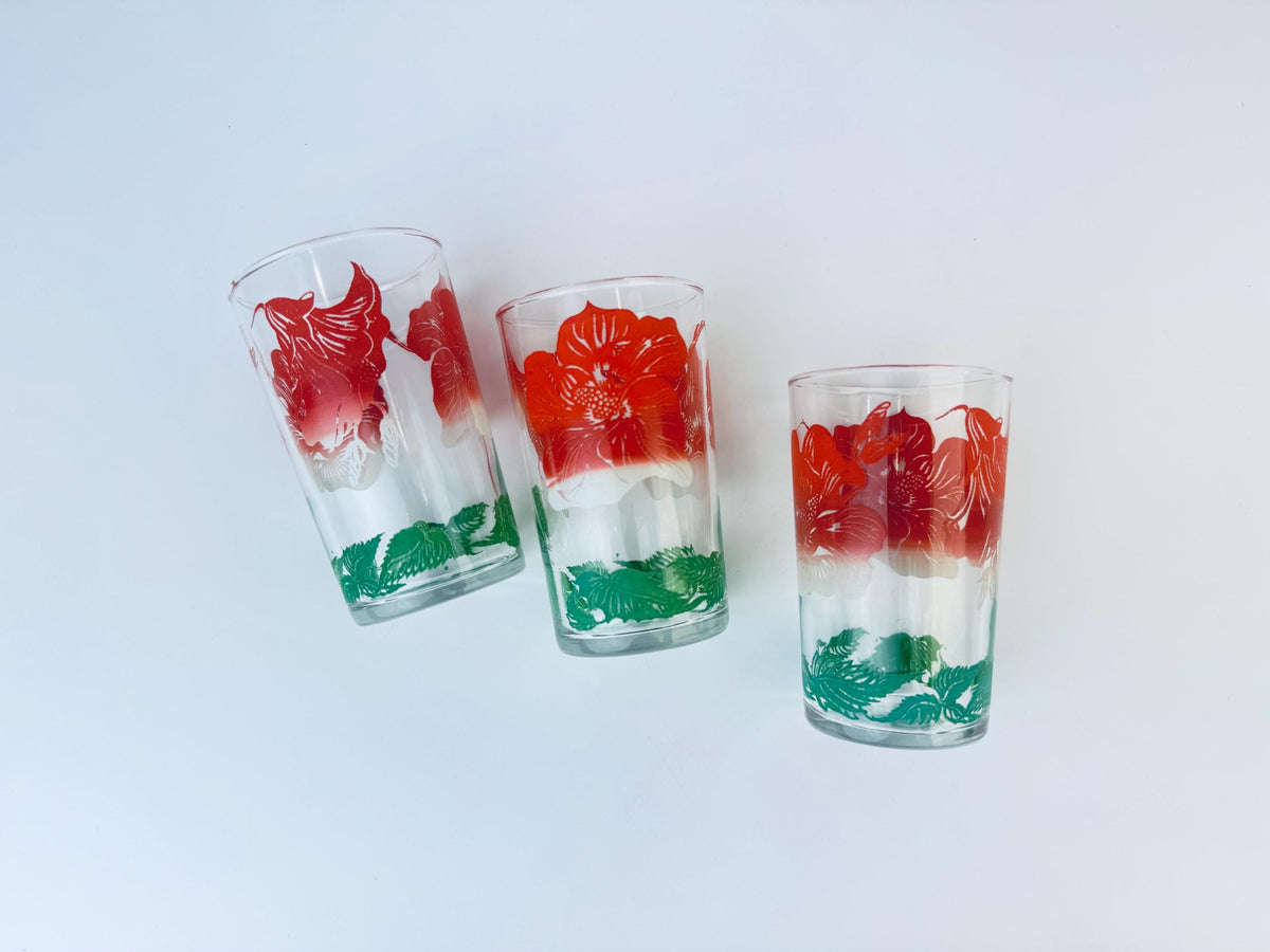 Product image for 'vintage red green floral juice glasses set of three 3' (view 821e33)