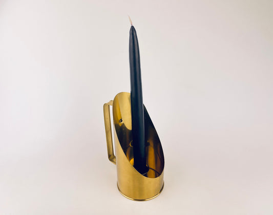 Product image for 'vintage tall brass chamber stick candle holder aged attractive patina made in hong kong' (view 280b0f)