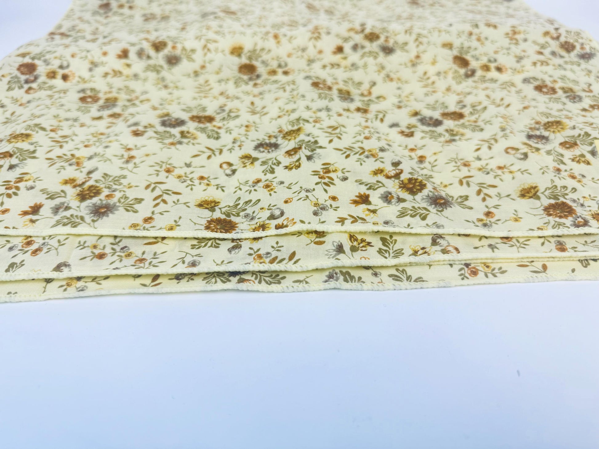 Product image for 'vintage pale yellow floral fabric napkins set of four 4 new old stock nos made in hong kong' (view 33544c)