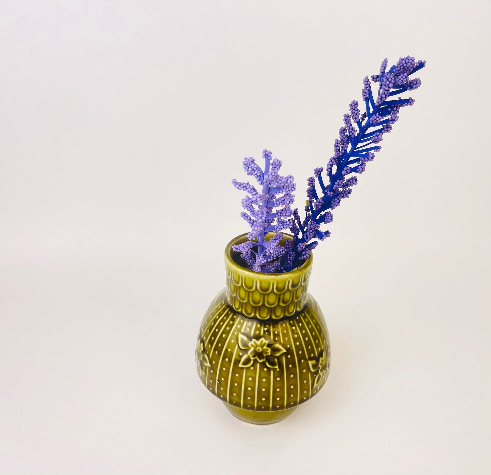 Product image for 'vintage japanese green glazed bud vase floral scalloped relief design' (view 3b92d2)