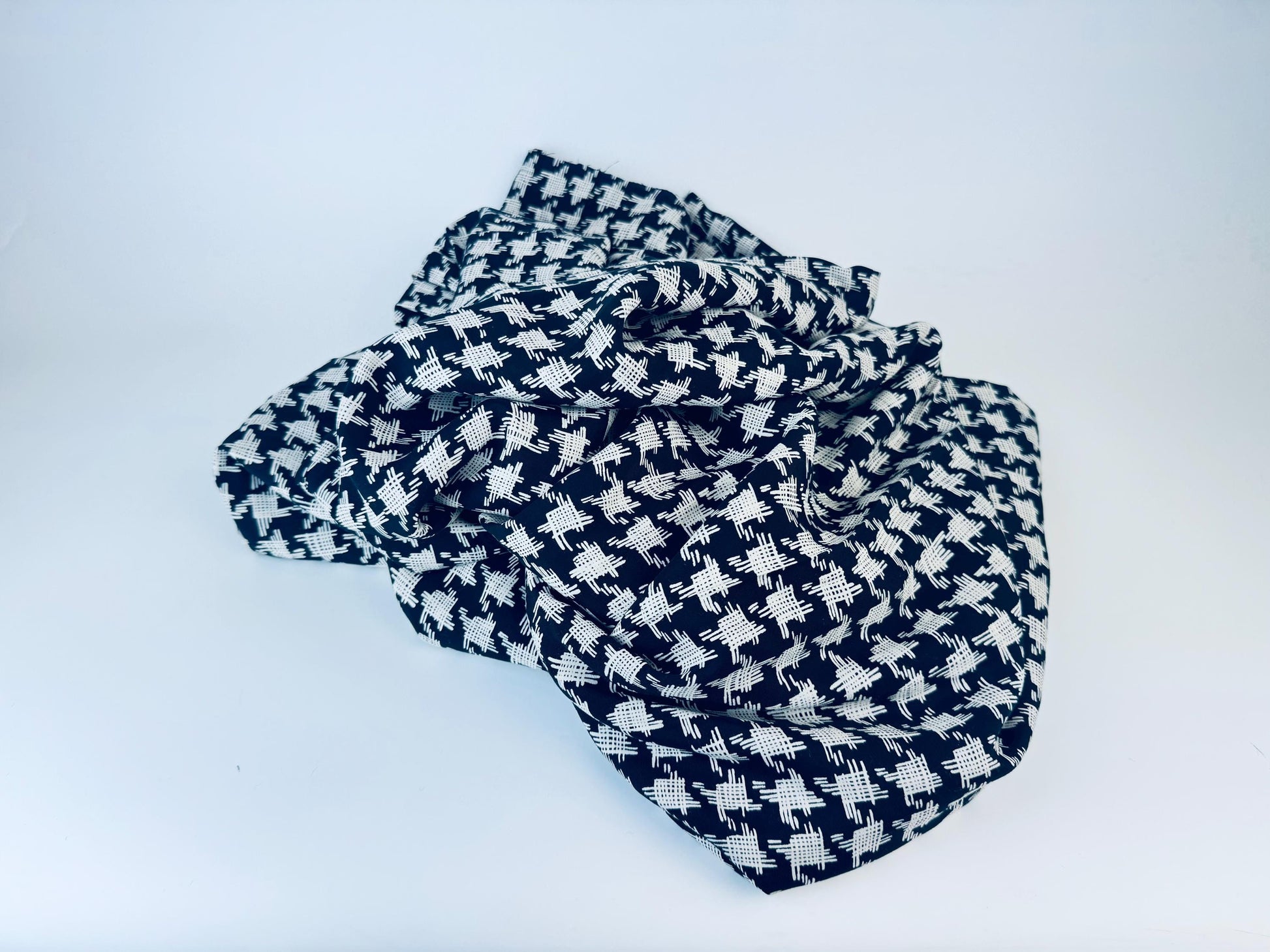Product image for 'vintage black beige abstract sketch houndstooth polyester fabric 60 x 100' (view 82f5ab)