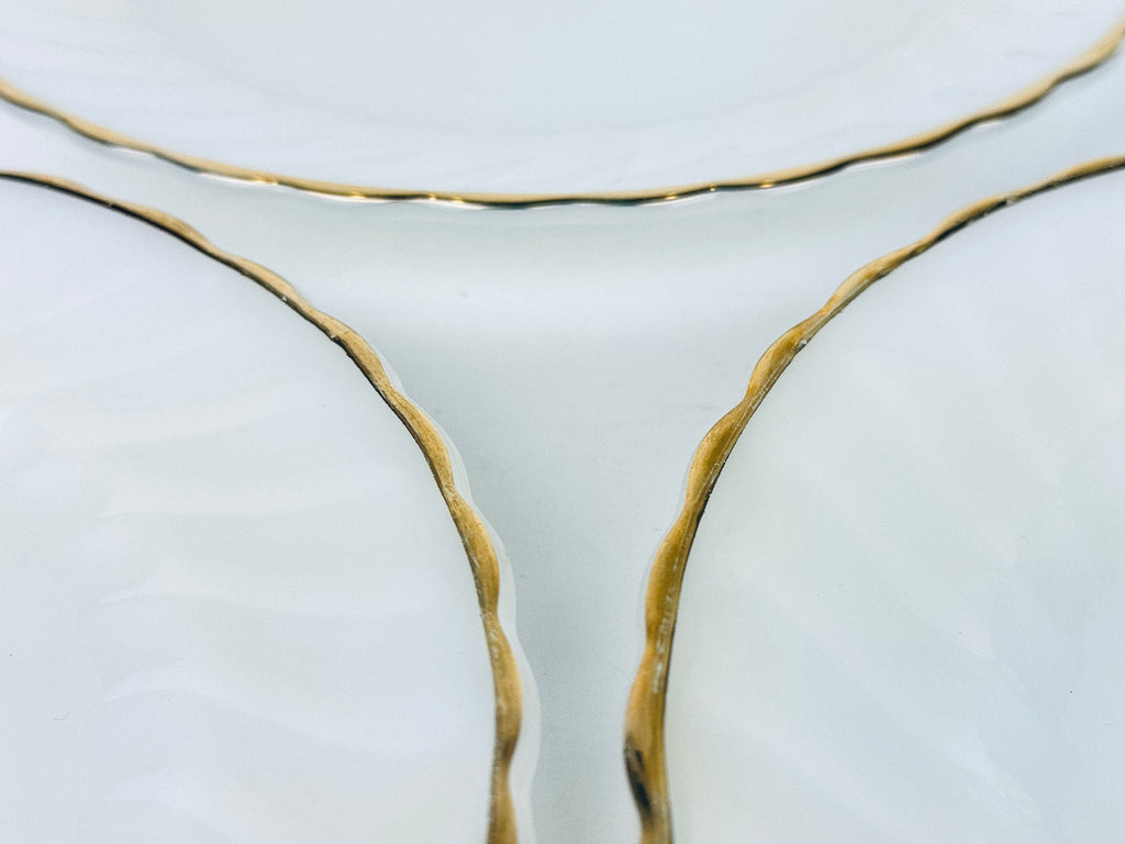 Product image for 'vintage anchor hocking suburbia pattern white gold gilt rim scallopped shell milk glass dinner plates made in usa sold separately' (view 5dd331)
