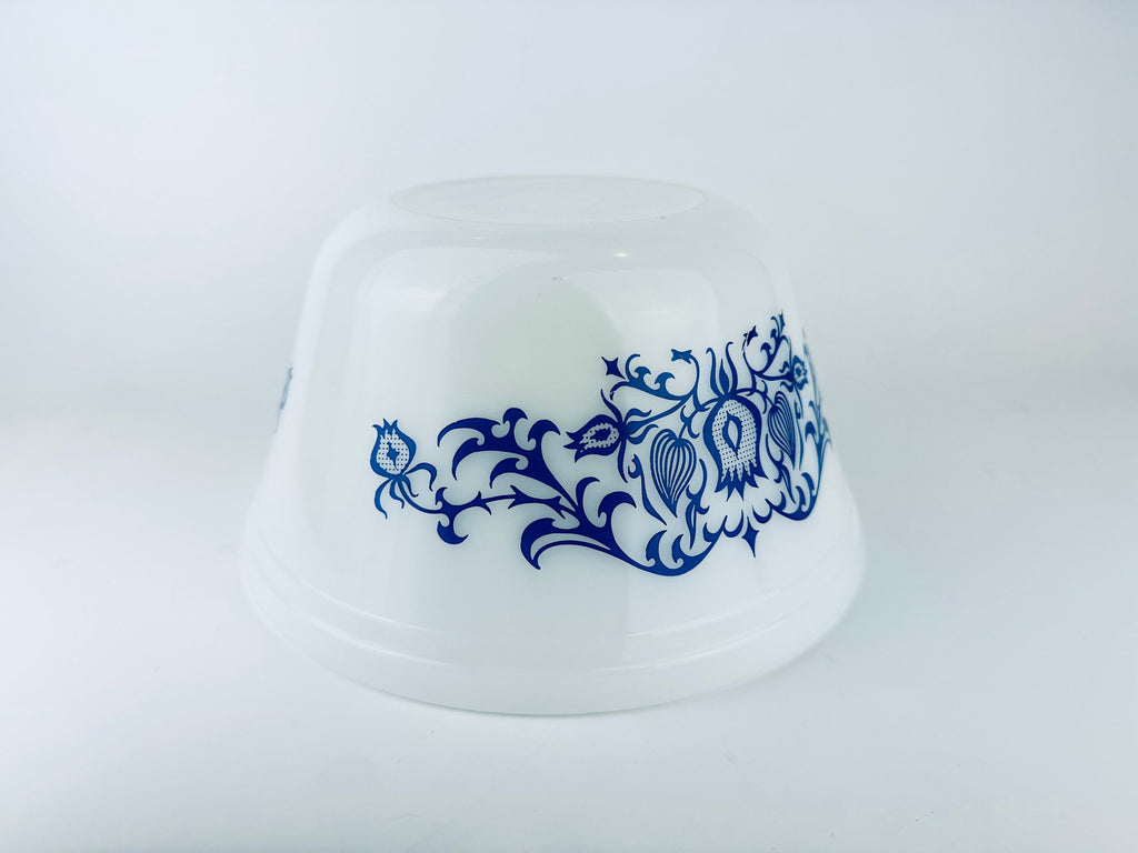 Product image for 'vintage federal glass mixing bowl bucks country blue floral scroll pattern made in usa' (view 003024)