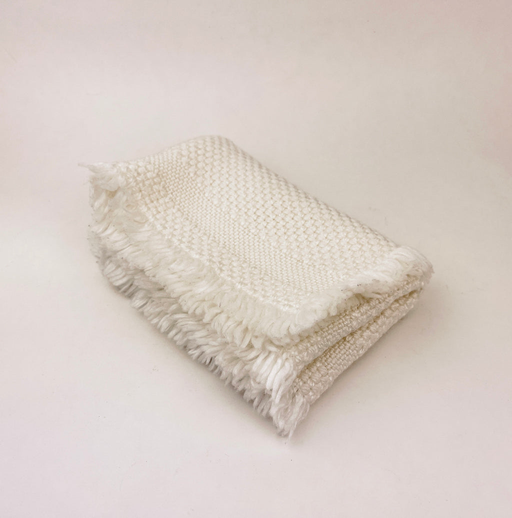 Product image for 'vintage white fringe style place mats set of two 2' (view 47c814)