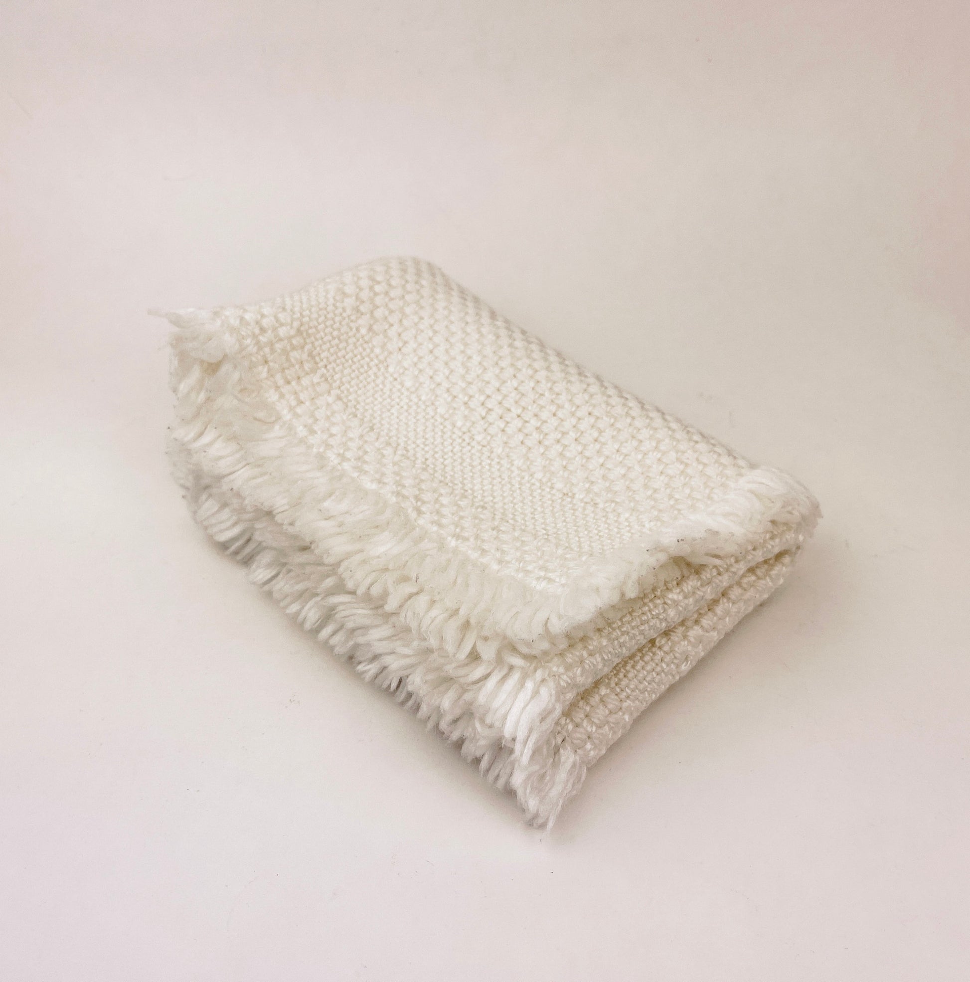 Product image for 'vintage white fringe style place mats set of two 2' (view 47c814)