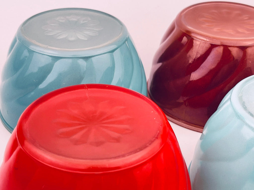 Product image for 'vintage anderson erikson dairy glass swirl round bowls cereal cottage yogurt dessert bowls sold individually' (view e57b07)