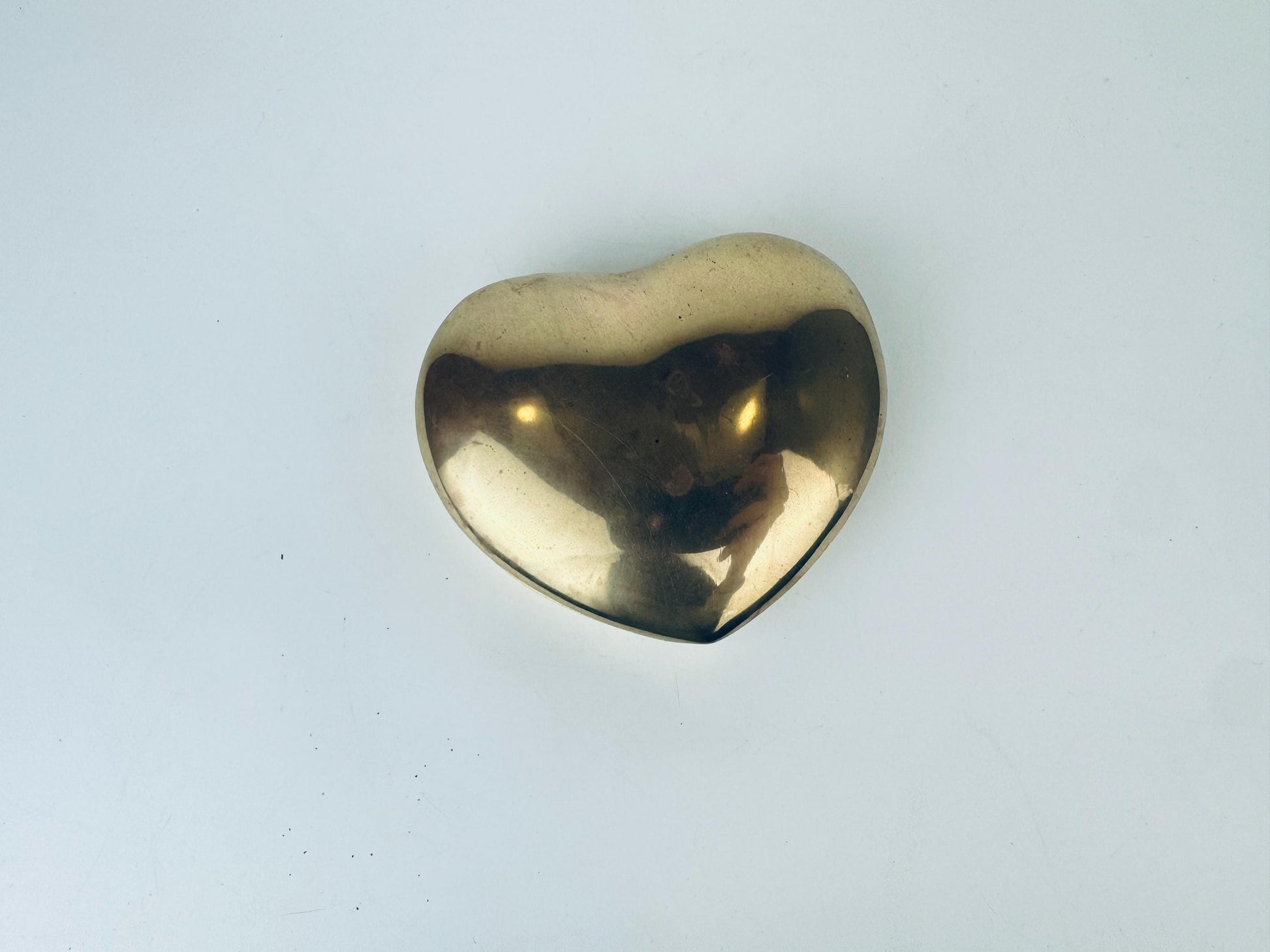 Product image for 'vintage solid brass heart ring trinket dish made in korea' (view b4dca3)